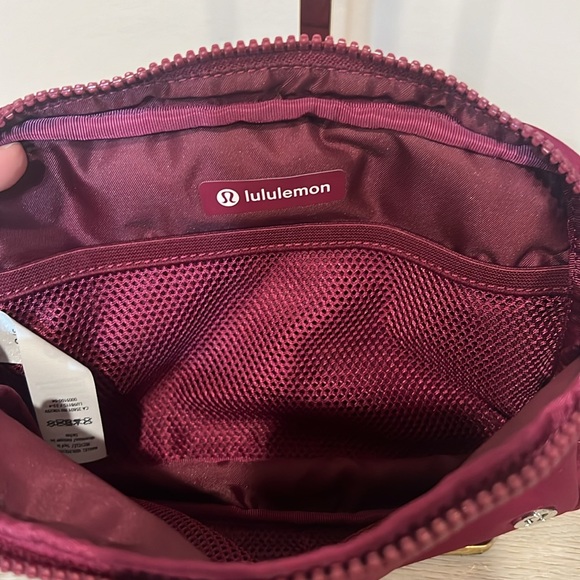 Lululemon Everywhere Belt Bag - Picture 6 of 6
